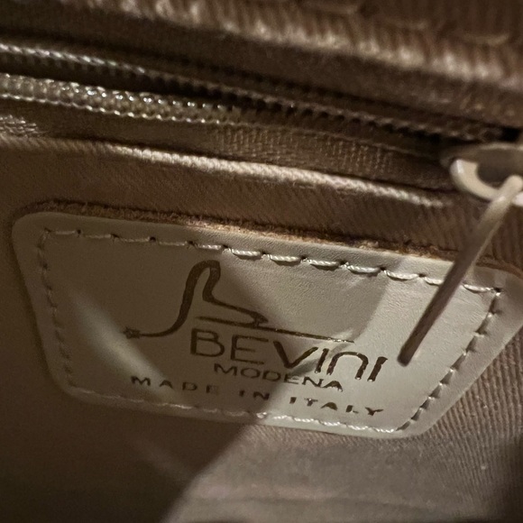 Bevini Croc embossed patent leather bag - Picture 10 of 13